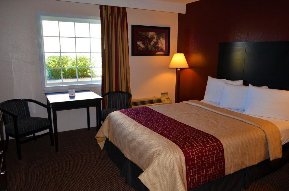 Red Roof Inn Lumberton Exterior photo
